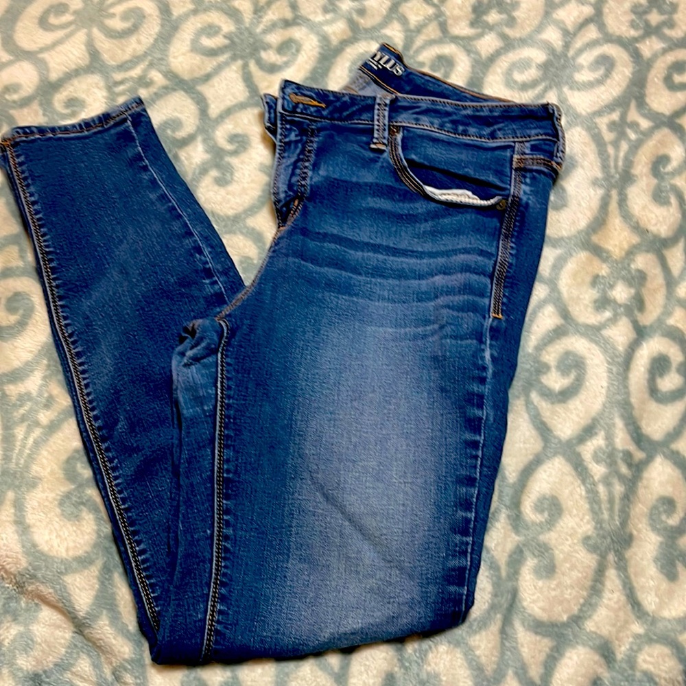 Skinny ankle jeans.